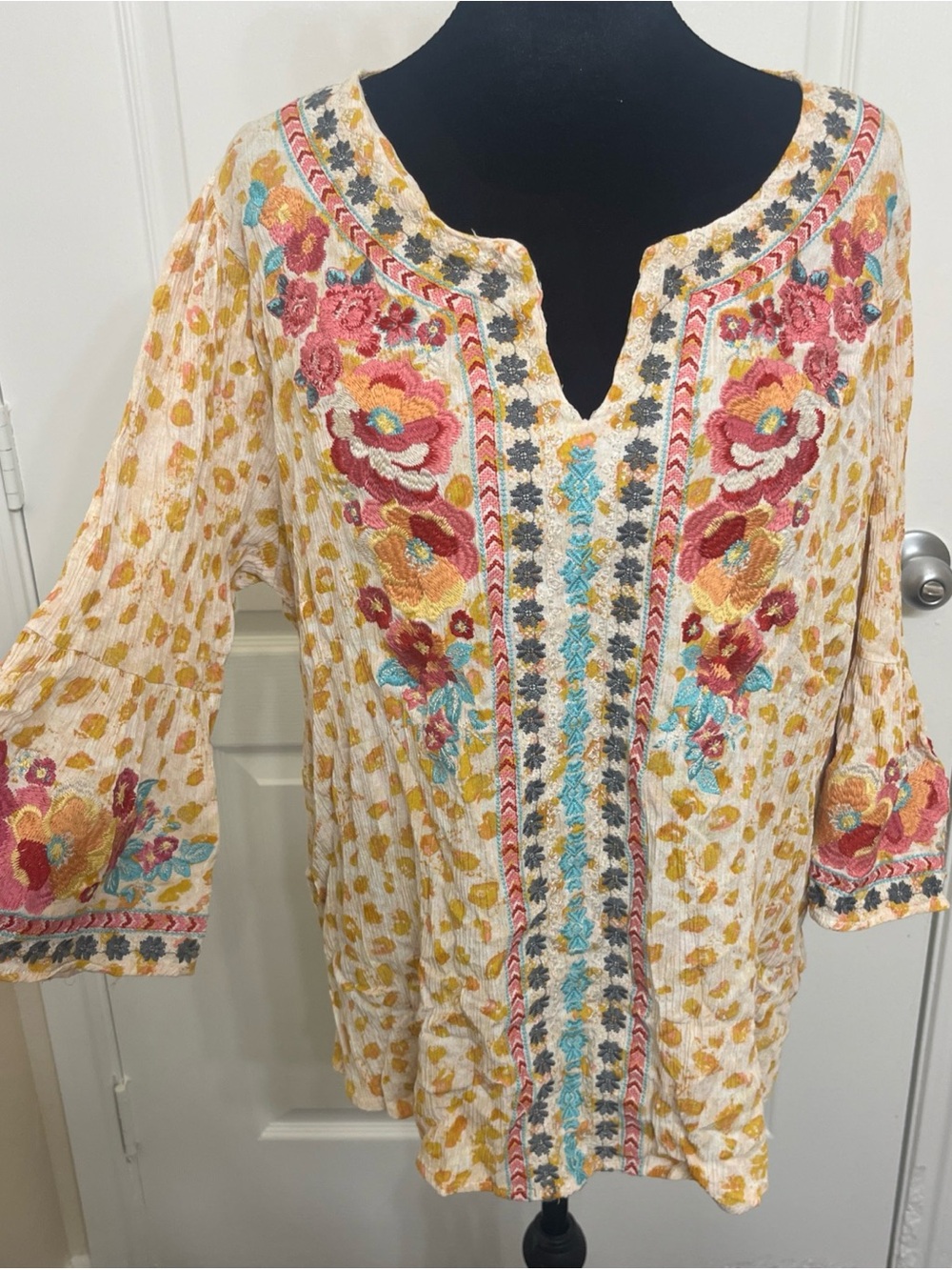 Savanna Jane Top Pull On Crinkle Gold Leopard Mulitcolored Floral Embroidery 2X